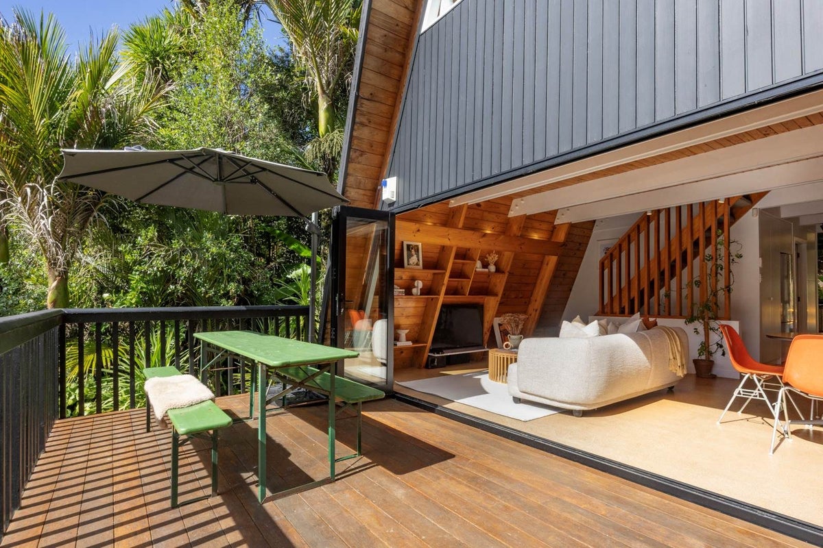 5 Paturoa Road, Titirangi, Auckland - Carousel 2