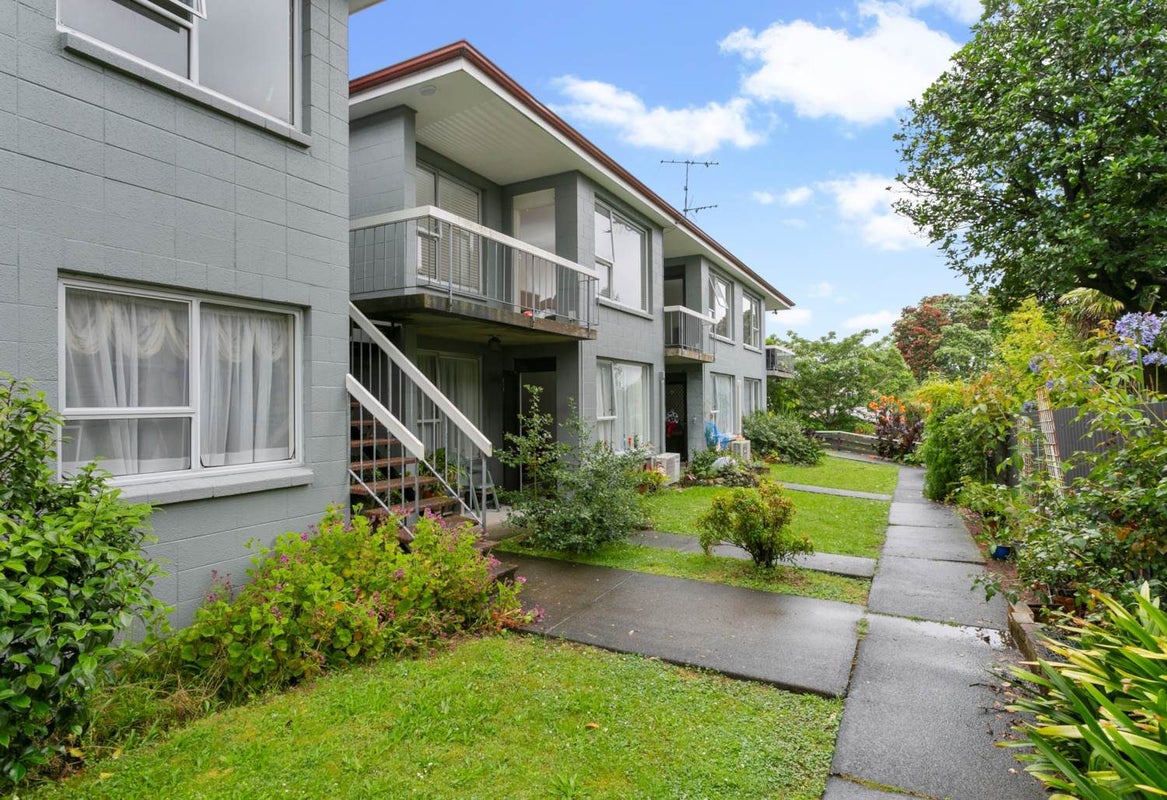 10/2 Fairview Road, Papatoetoe, Auckland - Carousel 1