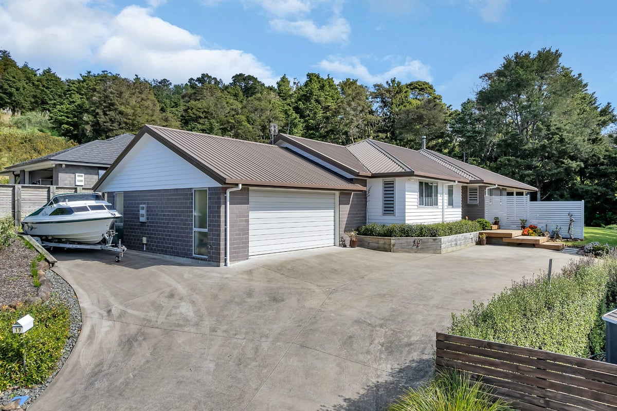 19 Walnut Grove, Kensington, Whangarei - Carousel 1