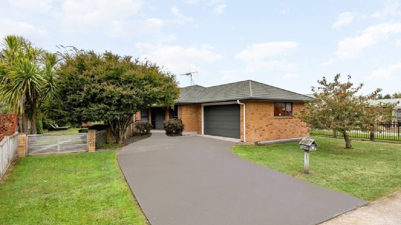 19 Farnborough Drive, Nawton, Hamilton - Carousel 1