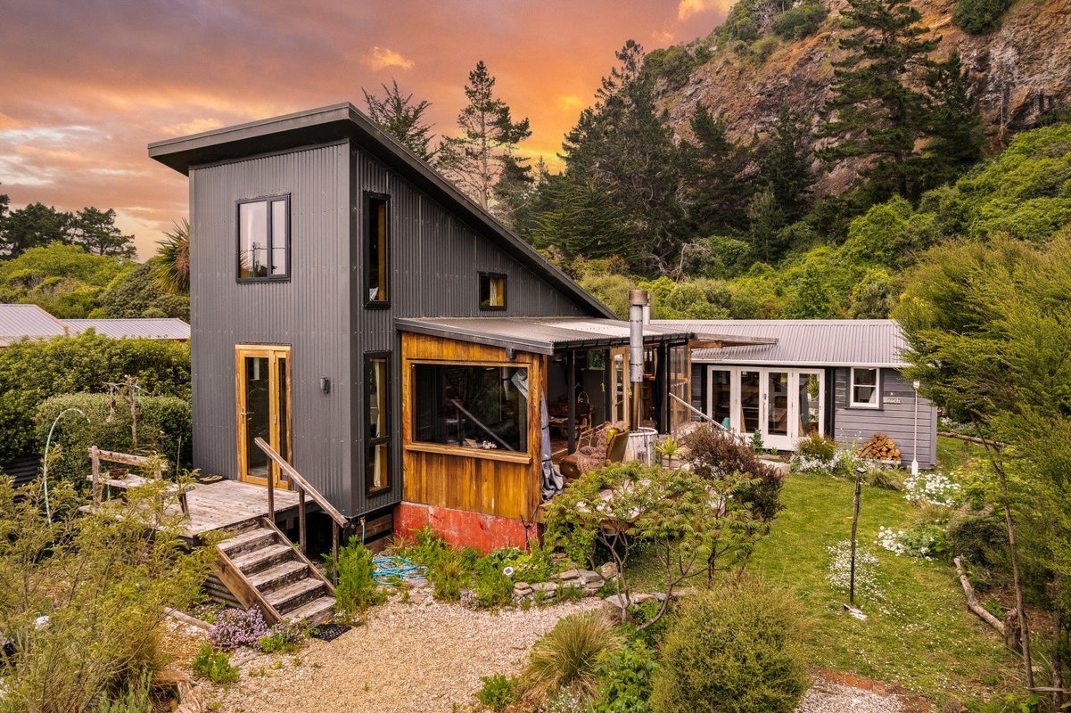 8 Beach Road, Long Beach, Port Chalmers - Carousel 1