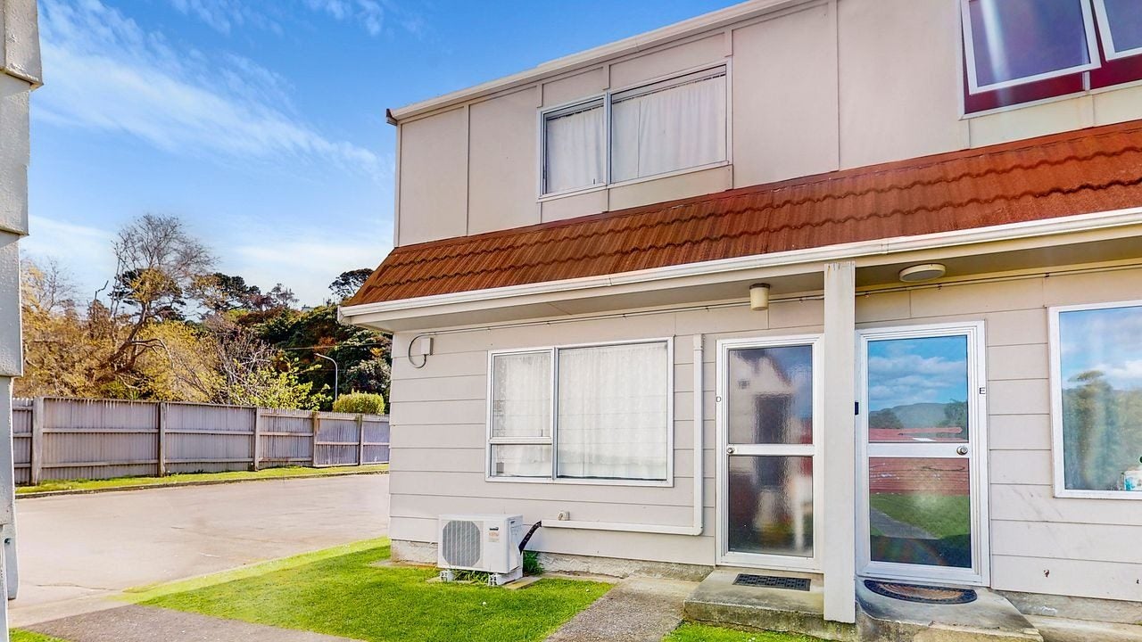 31D PHARAZYN ST, ALICETOWN, LOWER HUTT - Carousel 1