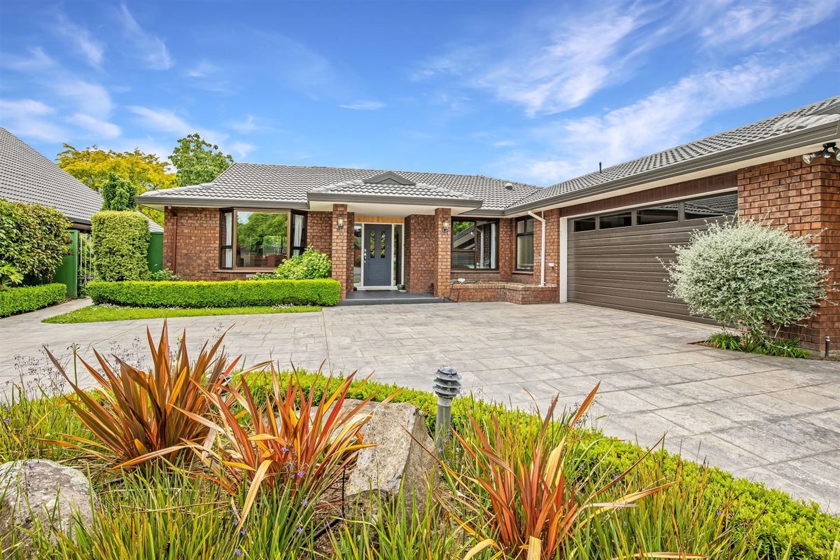 12 Felstead Place, Avonhead, Christchurch - Carousel 1