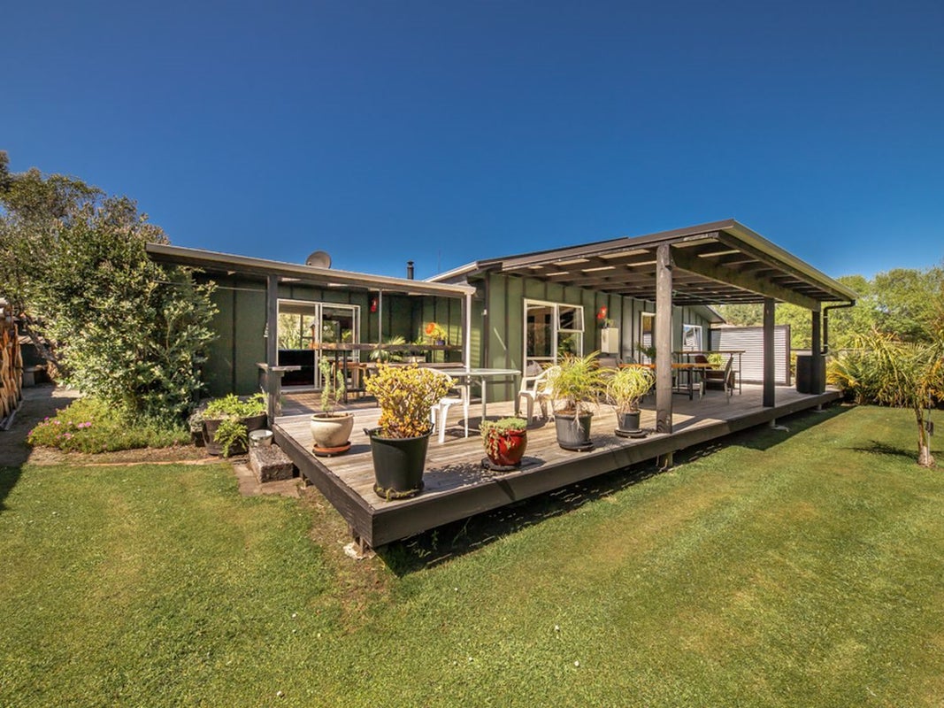 26 Banbury Street, Waimangaroa, Westport - Carousel 1