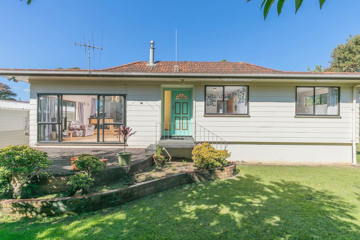 31 Favona Road, Favona, Auckland - Carousel 1
