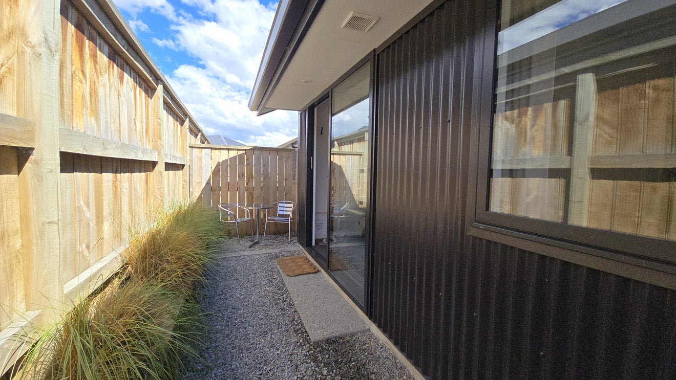 15 Leicester street, Jacks point, Queenstown - Carousel 12