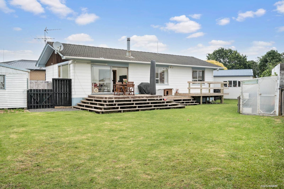 52 Te Irirangi Drive, Clover Park, Auckland - Carousel 1