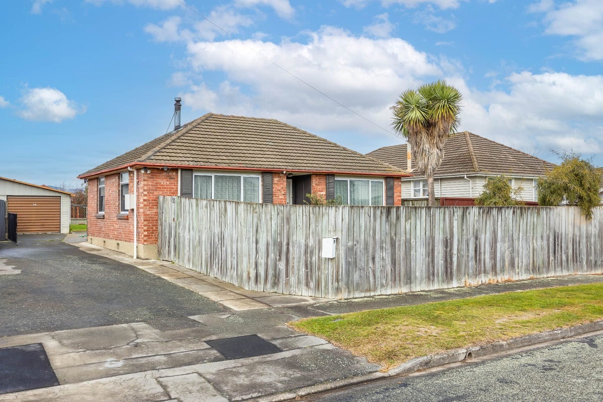 25 Avro Crescent, Hornby, Christchurch - Carousel 13