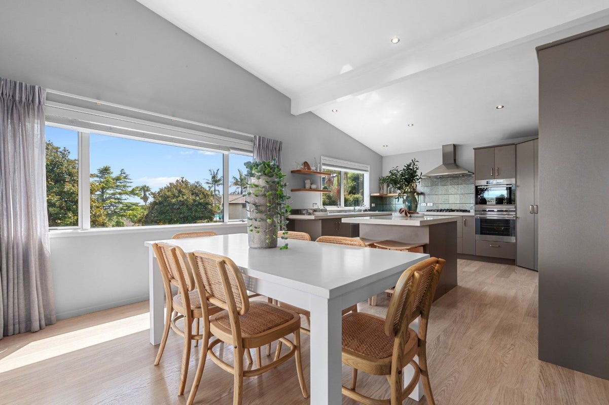 10 Ladera Mews, Bethlehem, Tauranga - Carousel 1