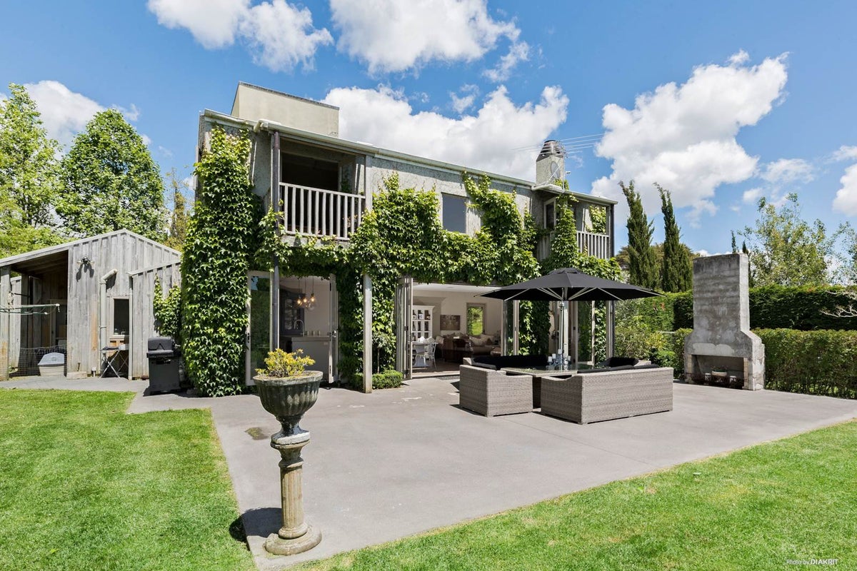 534 REDOUBT RD, Totara Park, Auckland - Carousel 1