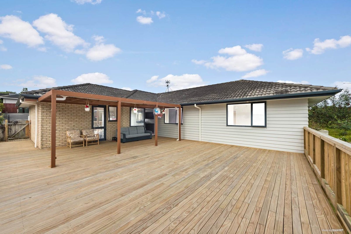 47 Jadewynn Drive, Massey, Auckland - Carousel 1