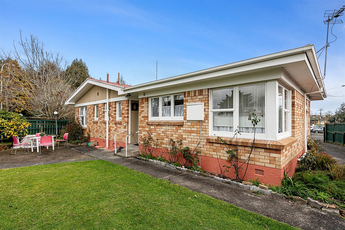 84 Masters Avenue, Hillcrest, Hamilton - Carousel 2