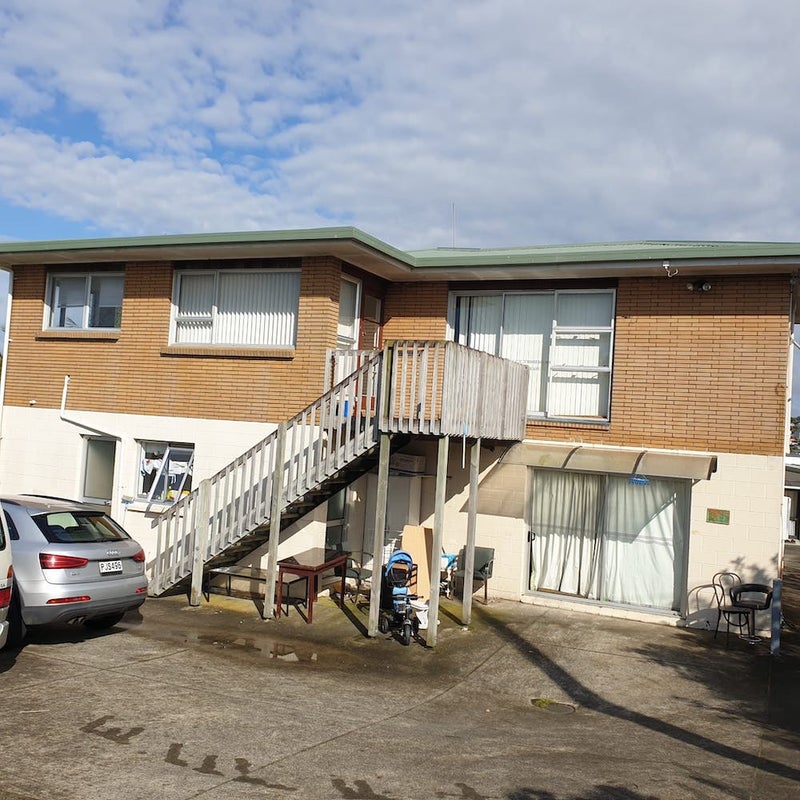 1/940 East Coast Road, Northcross, Auckland - Carousel 1