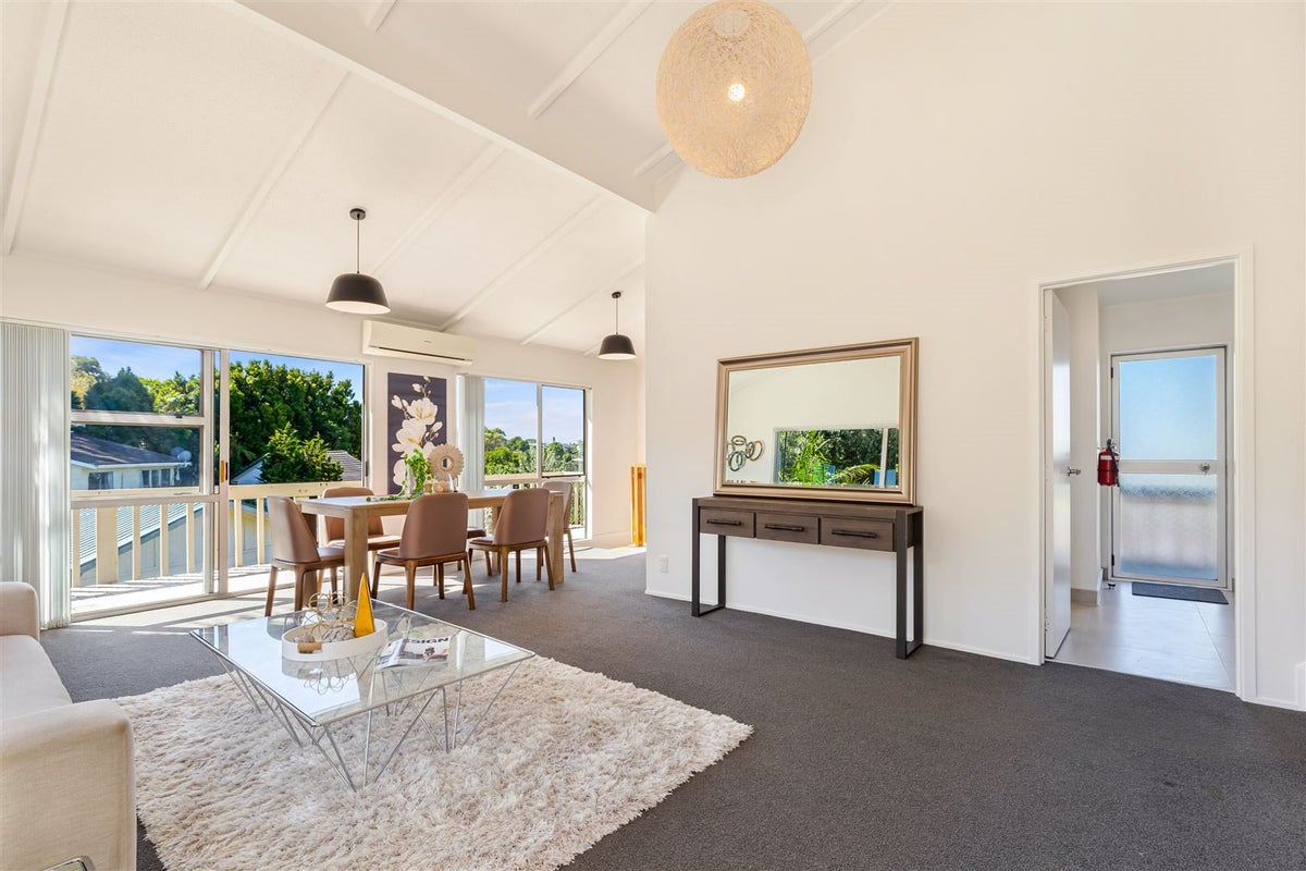 2/595 Glenfield Road, Totara Vale, Auckland - Carousel 2