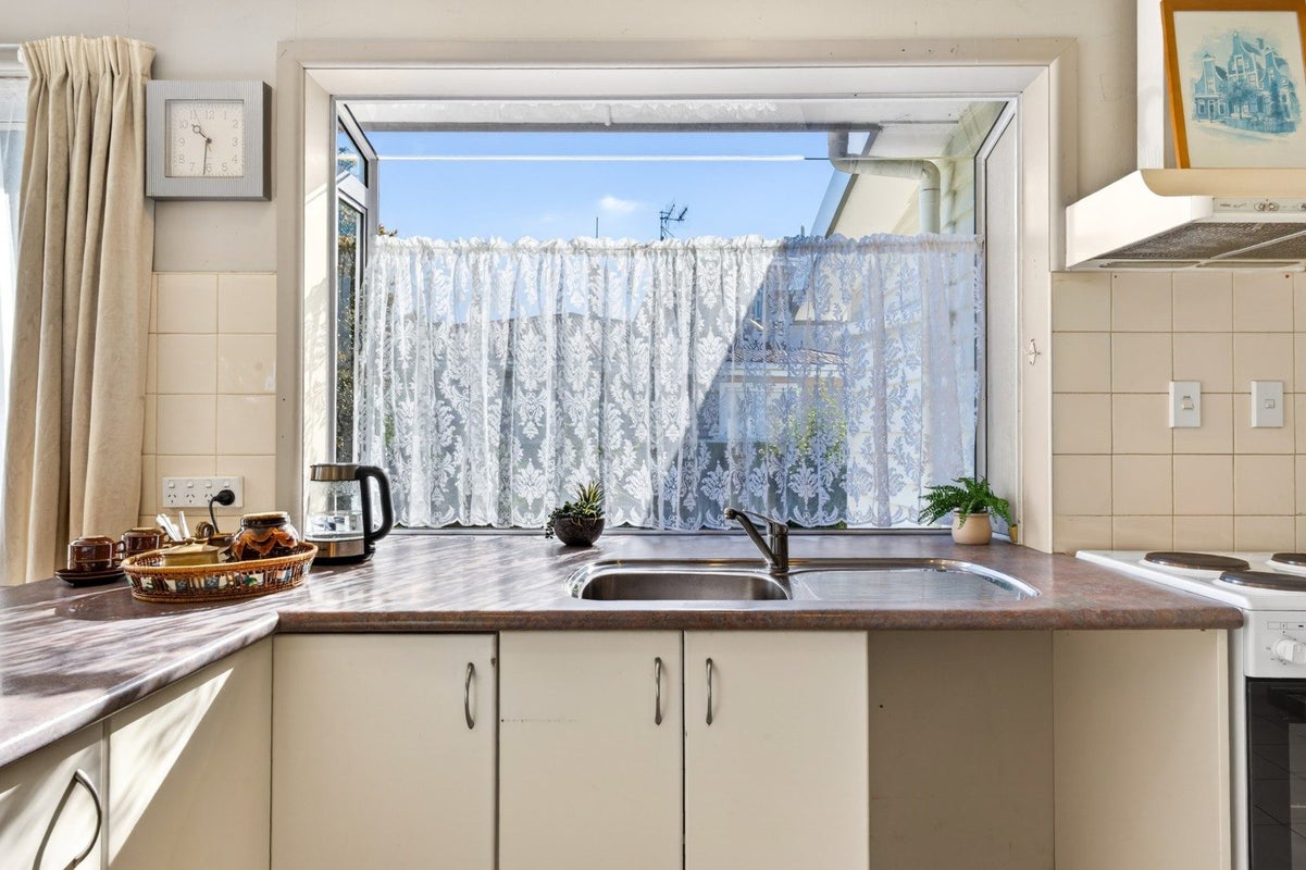 7 Windsor Terrace, Taradale, Napier - Carousel 2