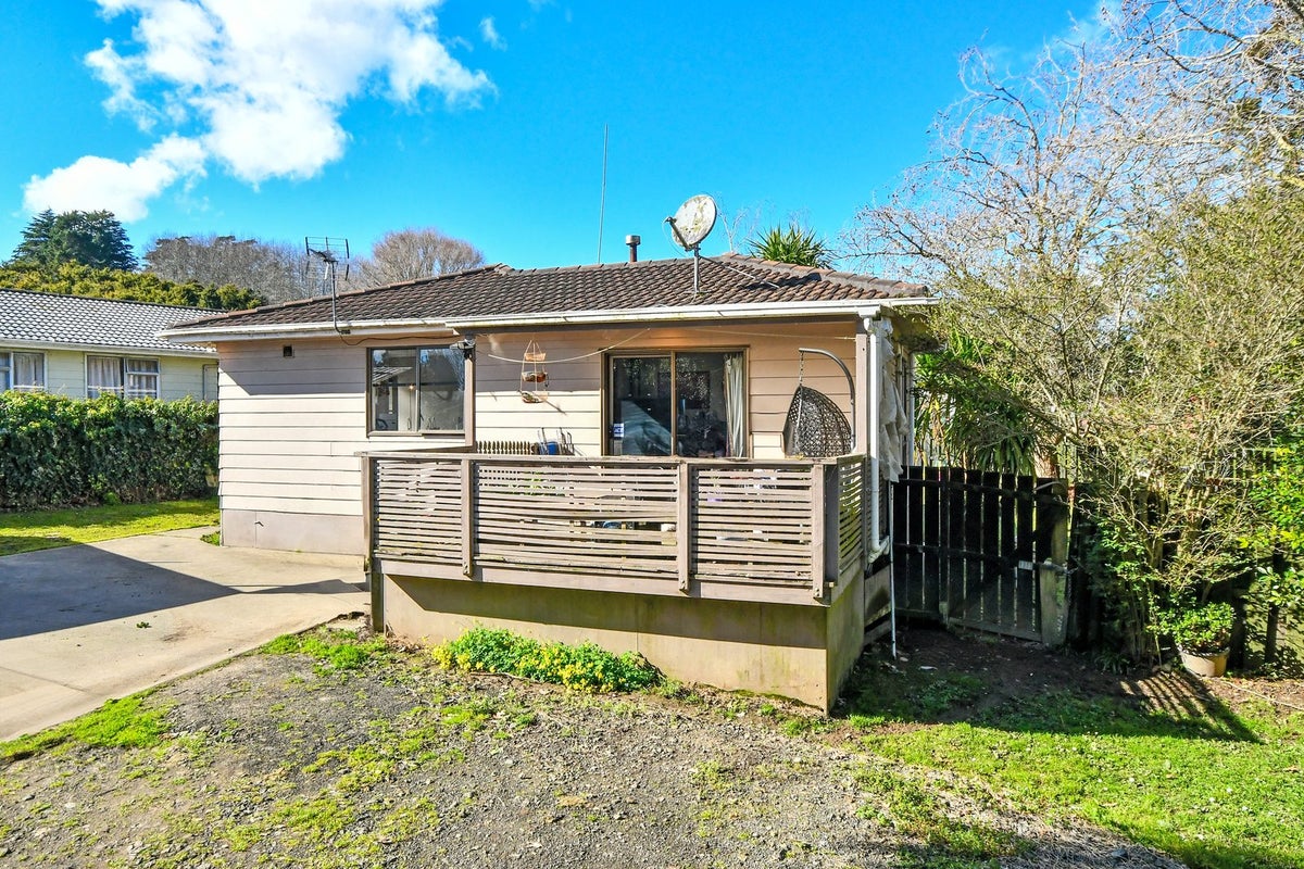 6 Redcrest Avenue, Red Hill, Papakura - Carousel 2