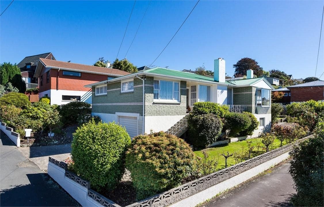 20 Preston Crescent, Belleknowes, Dunedin - Carousel 1