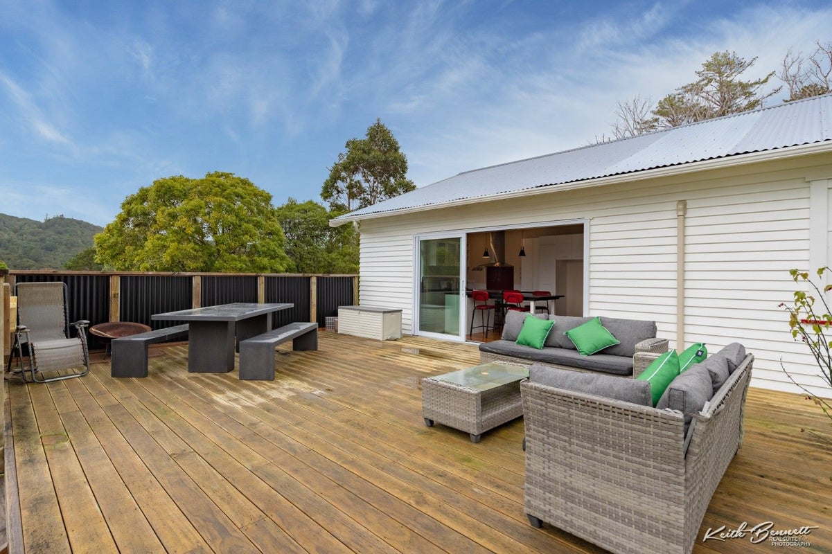 6 Avro Road, Blue Mountains, Upper Hutt - Carousel 1