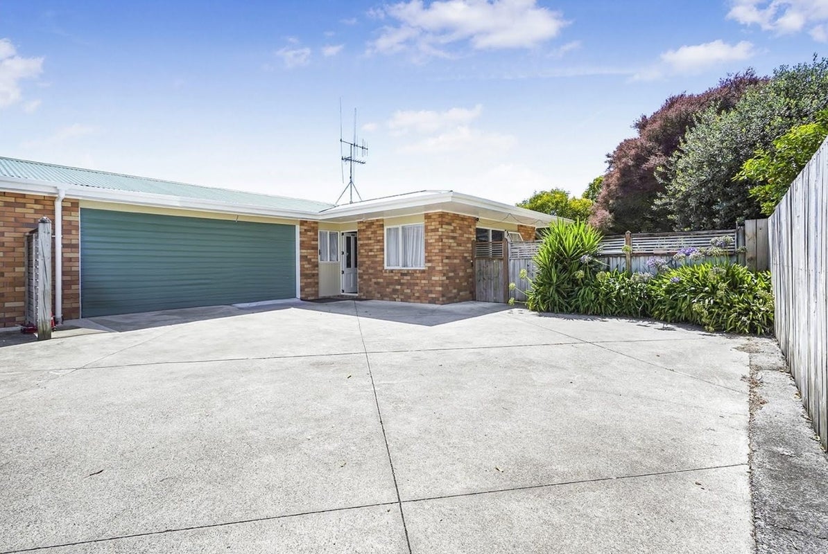 33 Prisk Street, Melville, Hamilton - Carousel 1