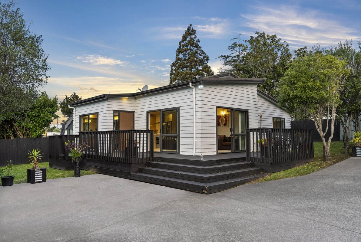 165A Beach Haven Road, Beach Haven, Auckland - Carousel 1