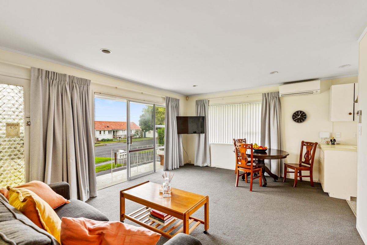 1/31 Craigbank Avenue, New Lynn, Auckland - Carousel 2