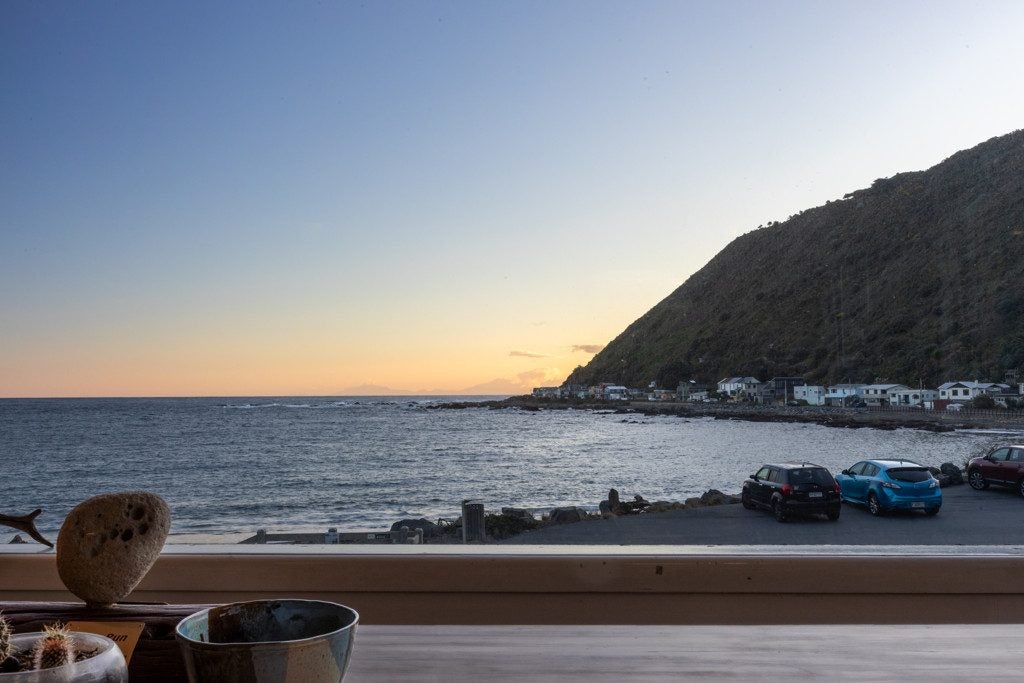 44 Owhiro Bay Parade, Owhiro Bay, Wellington - Carousel 2