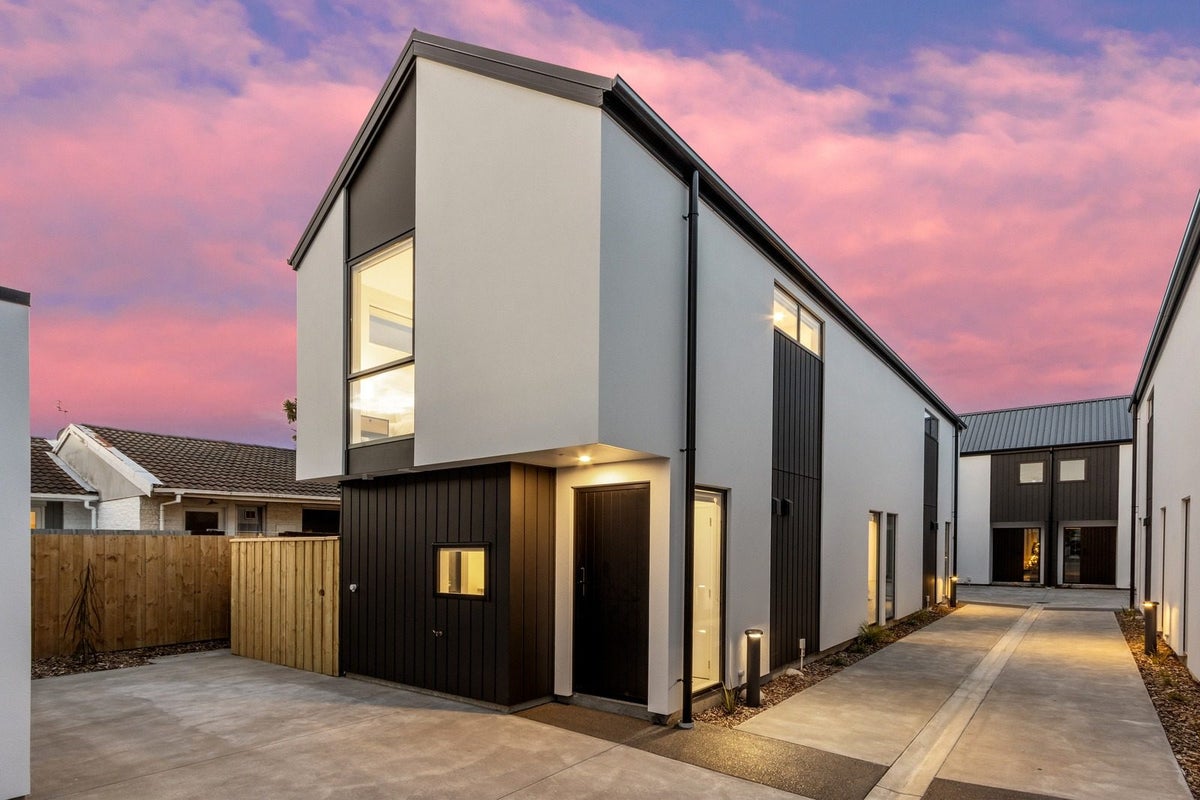 2/49 Laurence Street, Waltham, Christchurch - Carousel 2