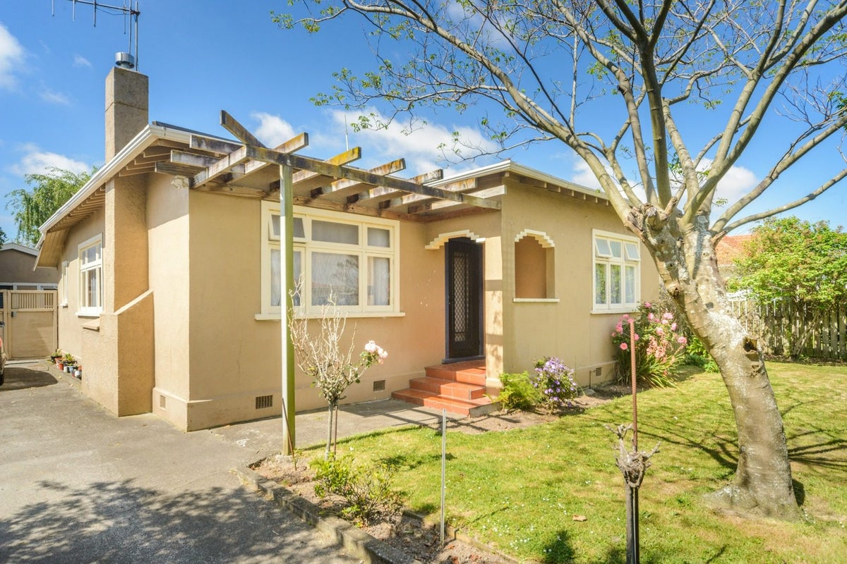 30 Puriri Terrace, Roslyn, Palmerston North - Carousel 1