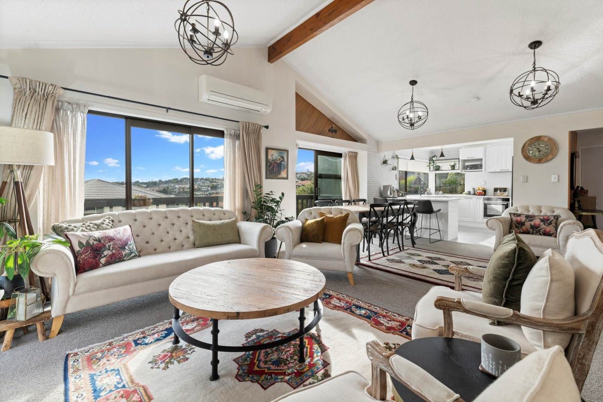 17 Paulownia Place, Totara Heights, Auckland - Carousel 2