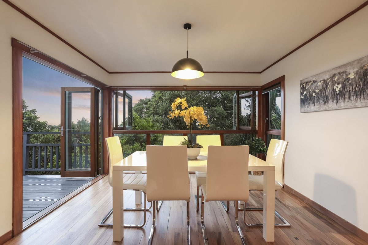26 Kauri Point Road, Laingholm, Auckland - Carousel 1