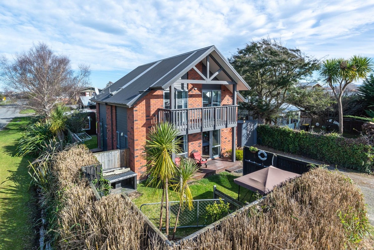 121 Park Terrace, Waikuku Beach, Waikuku Beach - Carousel 1