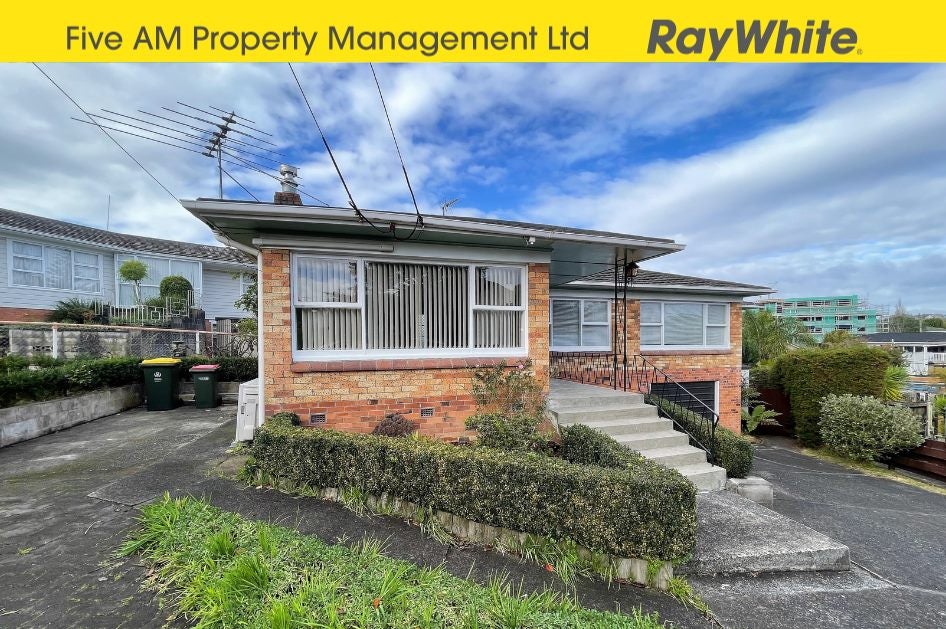 11 Dell Way, Bucklands Beach, Auckland - Carousel 1