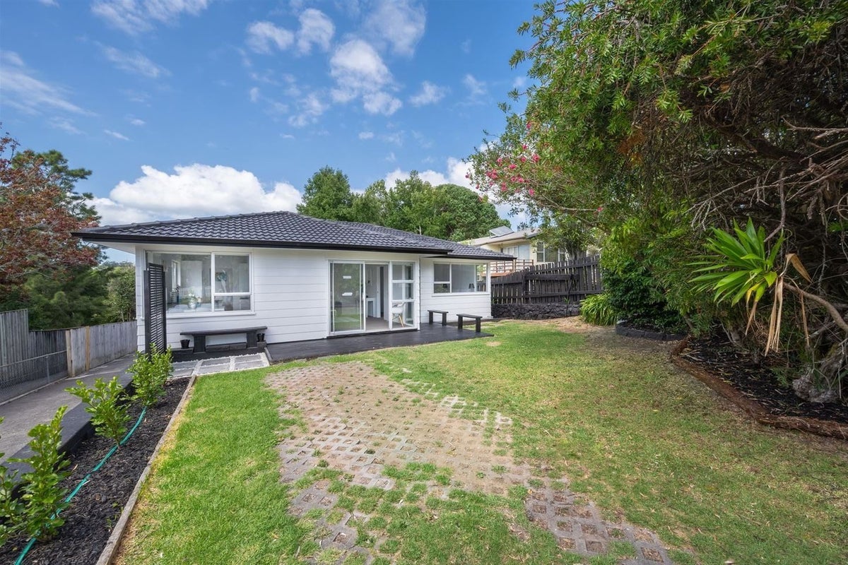 9 Juniper Road, Sunnynook, Auckland - Carousel 17