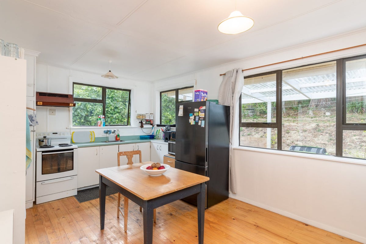 61 Rangituhi Crescent, Takapuwahia, Porirua - Carousel 2