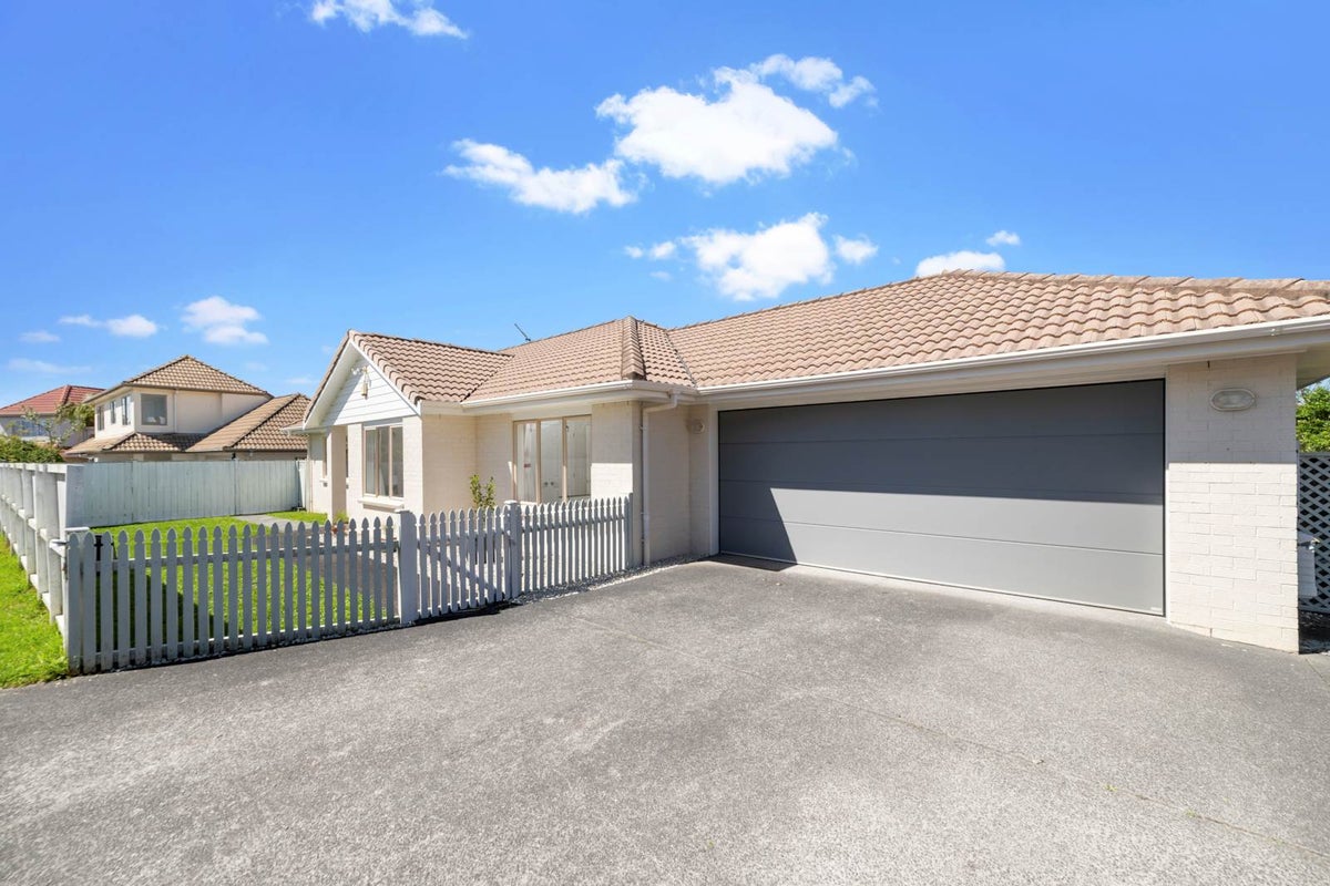180 Botany Road, Botany Downs, Auckland - Carousel 1