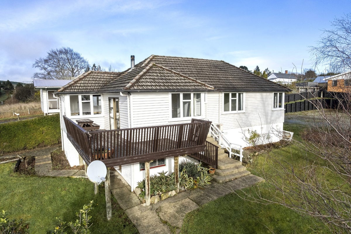 6 Campbelton Street, Lawrence - Carousel 1