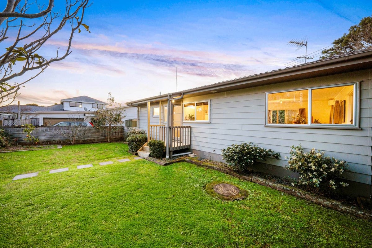 2/56 Waipani Road, Te Atatu Peninsula, Waitakere City, Auckland - Carousel 2