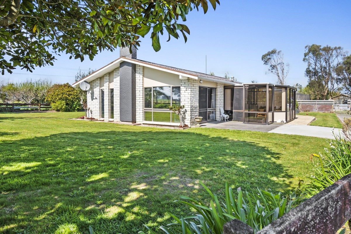 87 Cemetery Road, Sanson, Palmerston North - Carousel 1