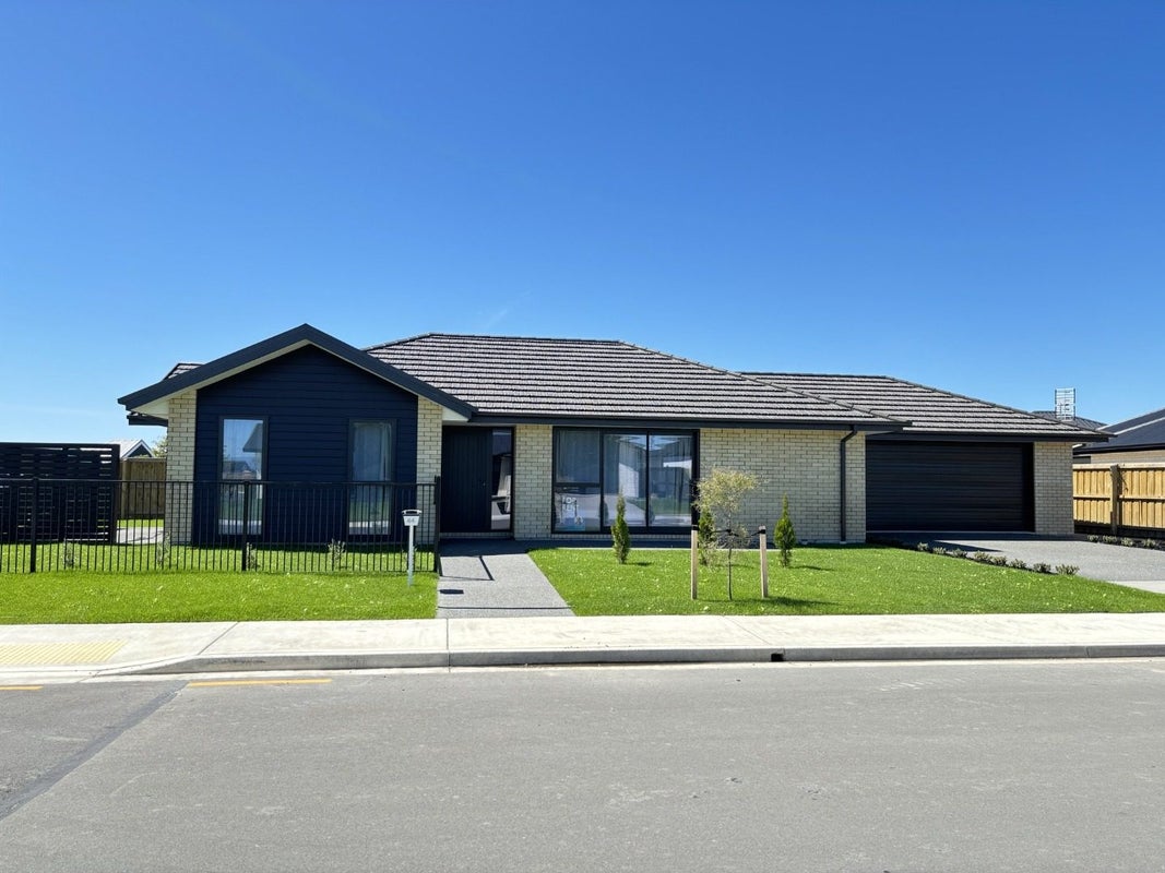 44 Crossley Avenue, Woodend, Woodend - Carousel 1