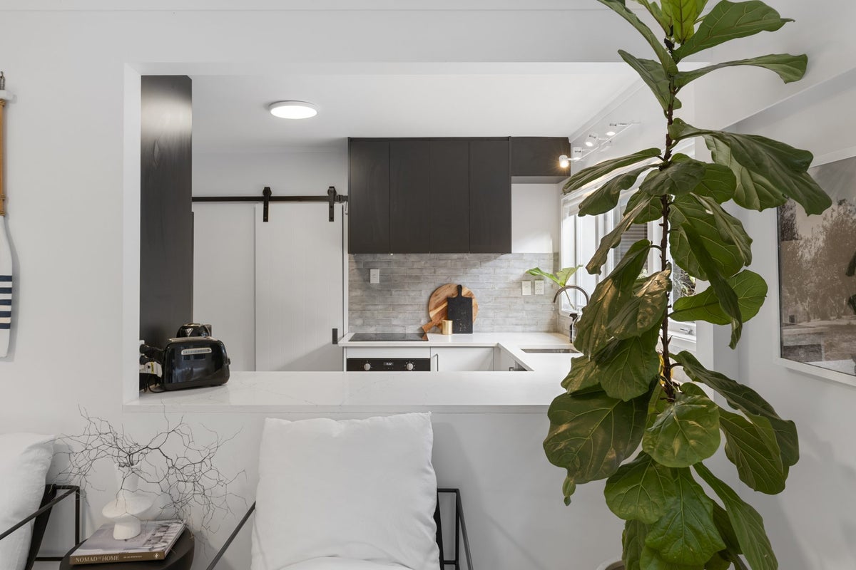 2/16 Rangitoto Terrace, Milford, Auckland - Carousel 2