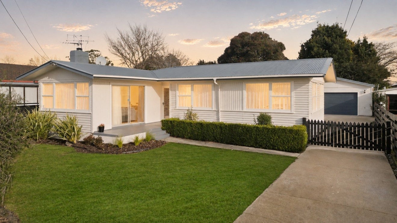7 Forth Crescent, Glenview, Hamilton - Carousel 2