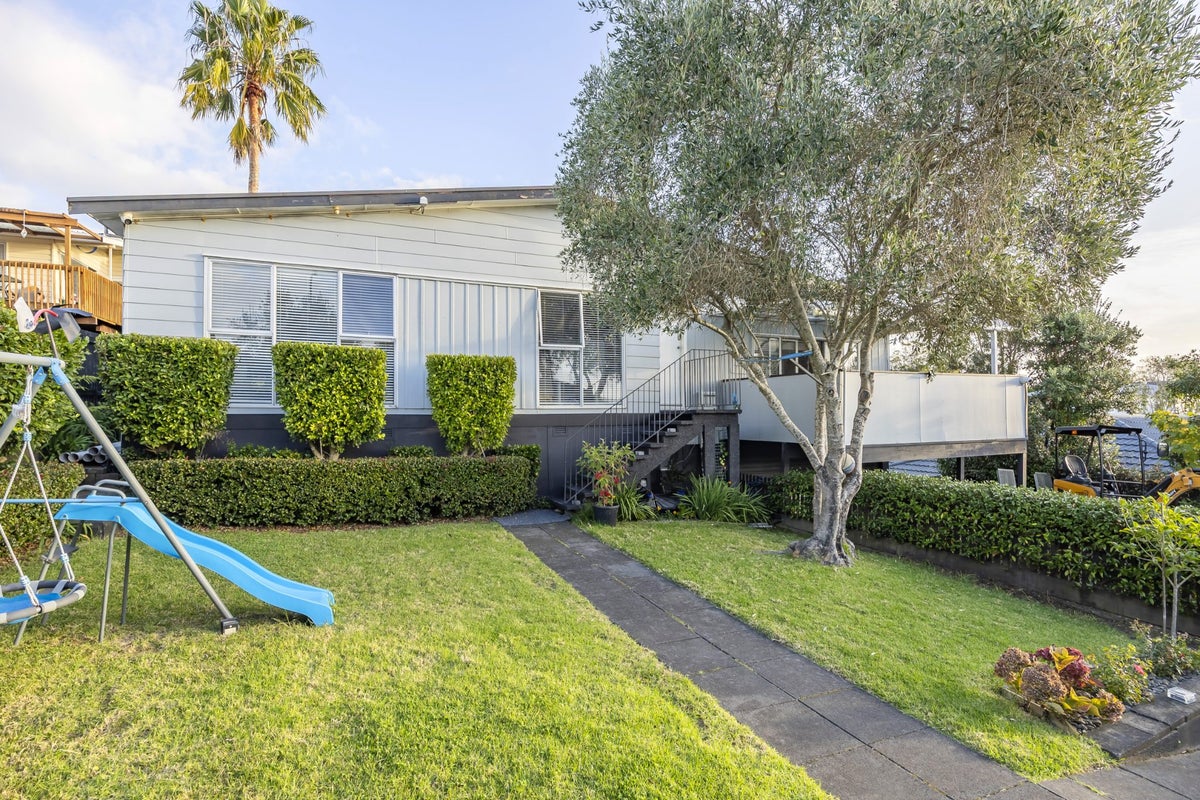 26 Gibraltar Street, Howick, Auckland - Carousel 2
