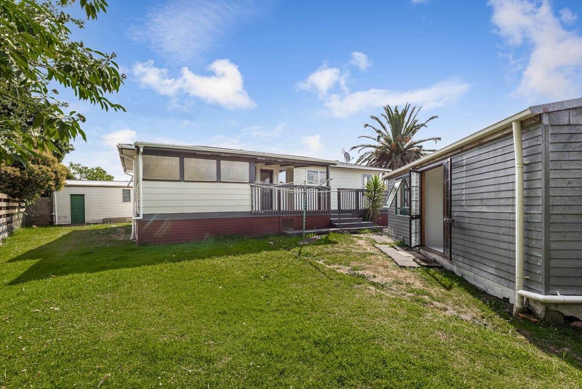 8 Frostbite Place, Ranui, Auckland - Carousel 2