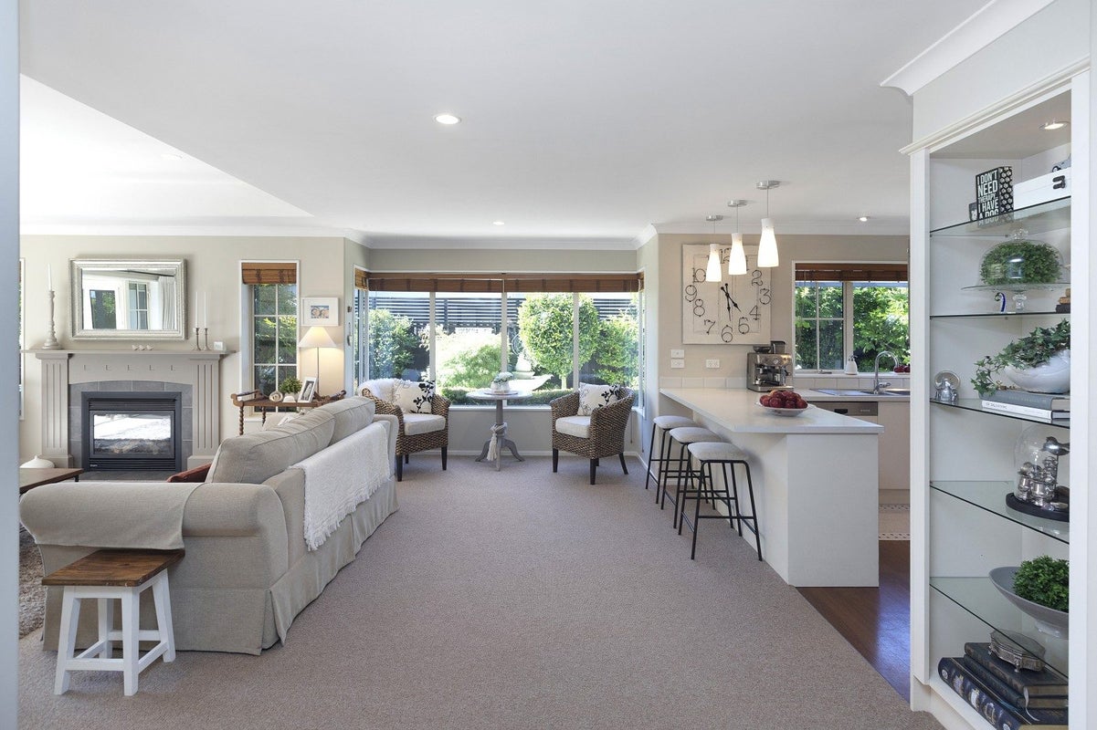 10 Willowview Drive, Redwood, Christchurch - Carousel 2