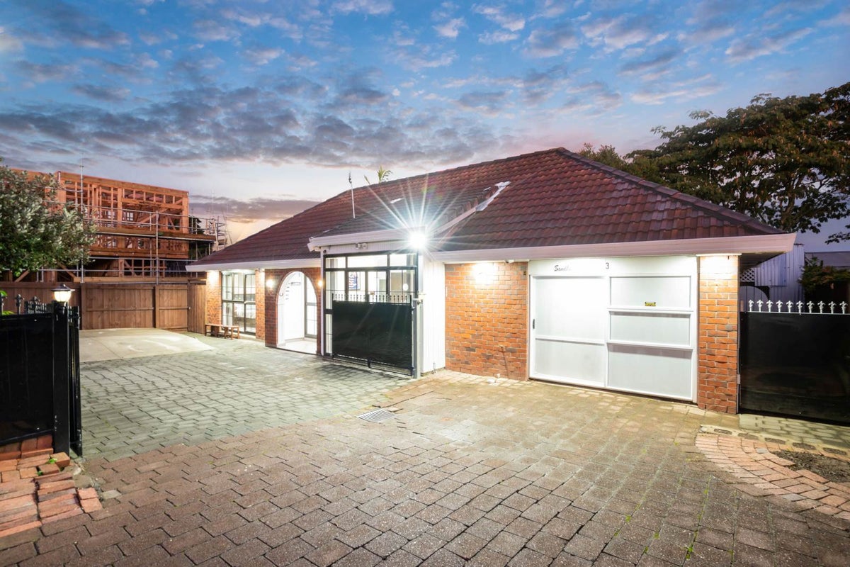 3/15 Alfriston Road, Manurewa East, Auckland - Carousel 2