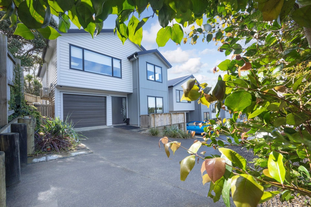 191E Golf Road, Titirangi, Auckland - Carousel 1