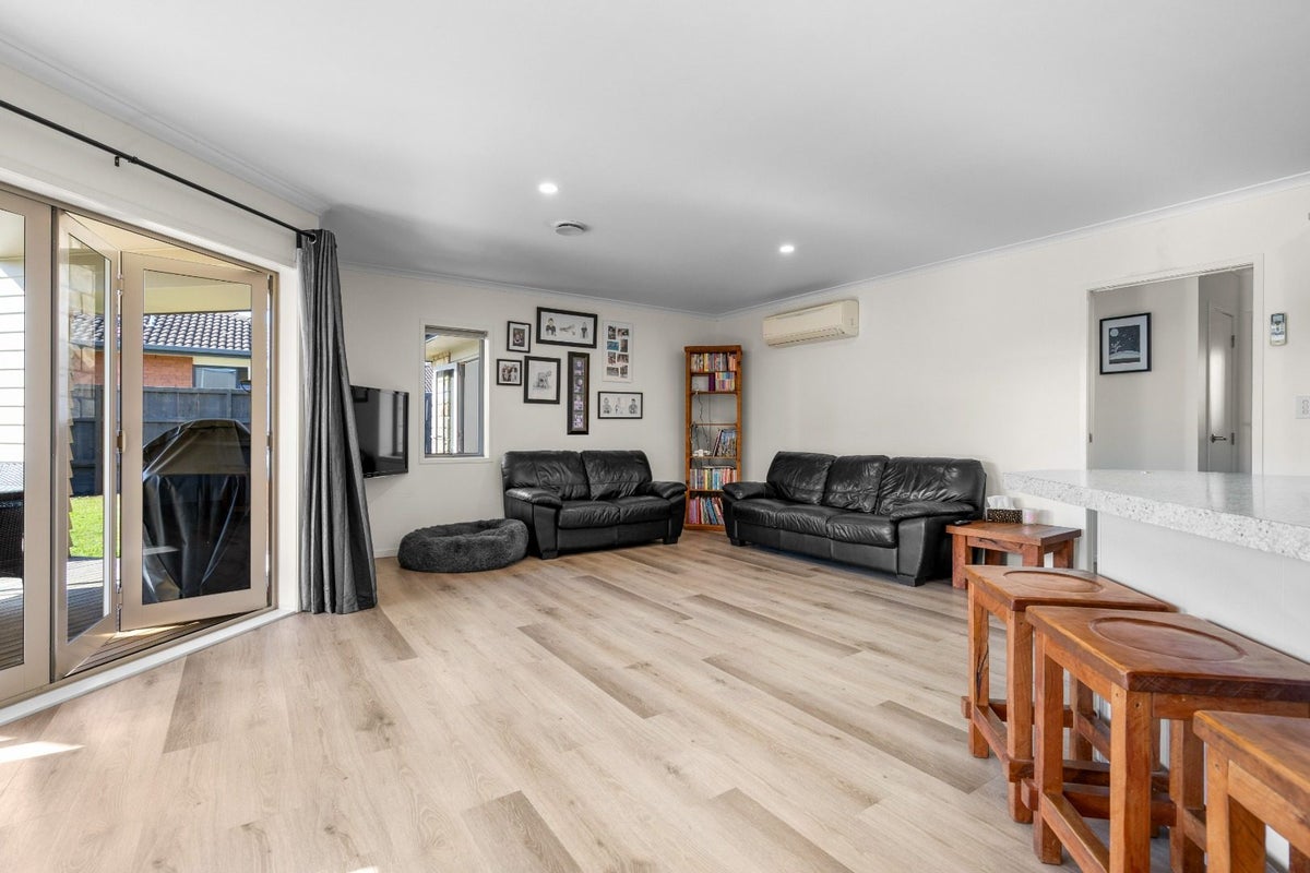 13 Amberley Place, Flagstaff, Hamilton - Carousel 2