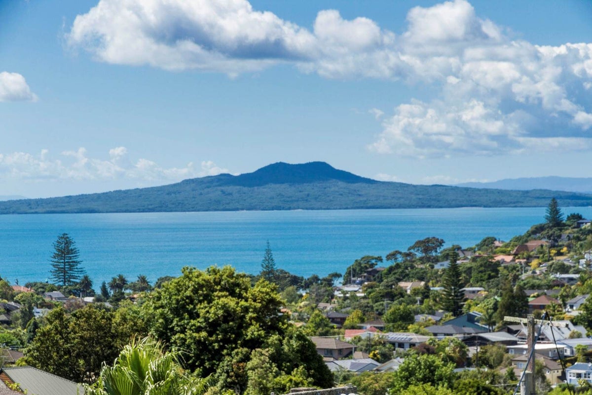 29 Jellicoe Road, Murrays Bay, Auckland - Carousel 2
