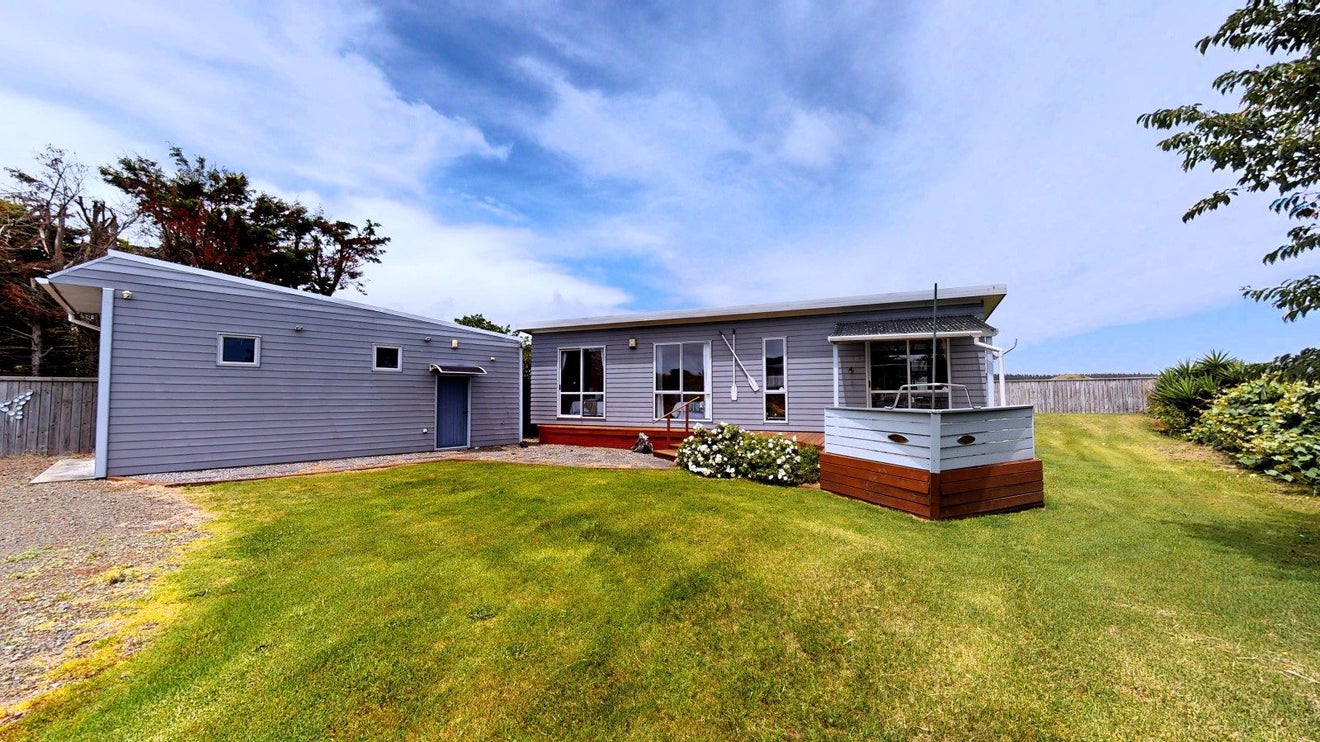 11 Ramona Avenue, Waitarere Beach, Levin - Carousel 1