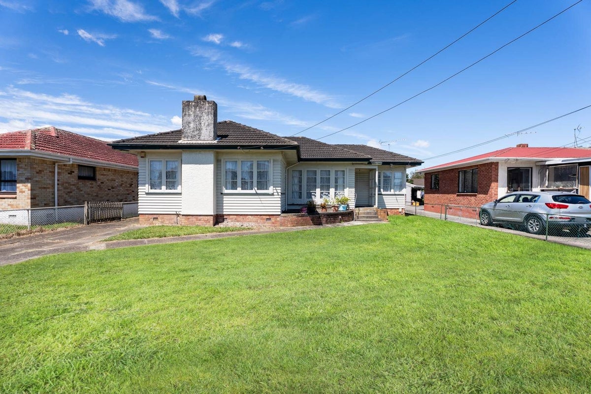 14 CHARLES Street, Papatoetoe, Manukau - Carousel 2